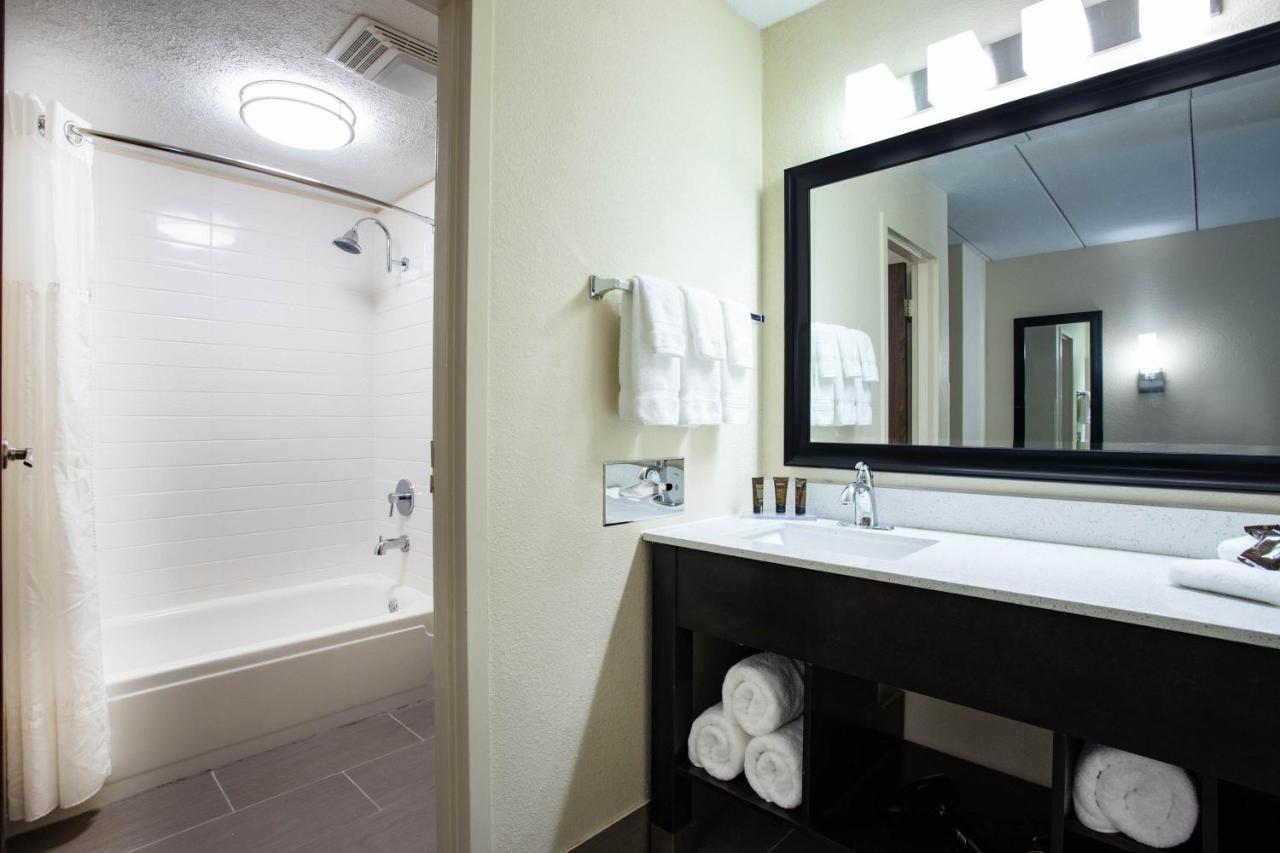 Wingate By Wyndham Bloomington Otel Dış mekan fotoğraf
